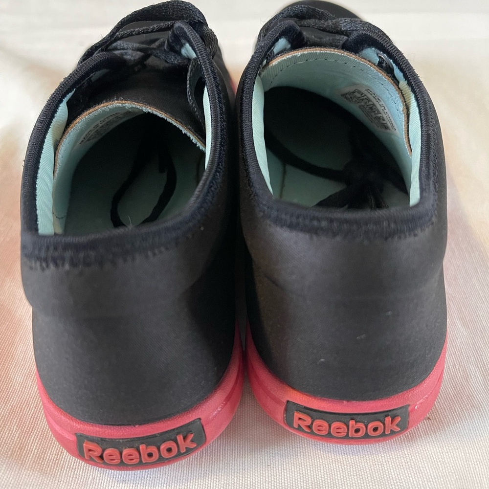 Women Reebok shoes - Picture 4 of 8